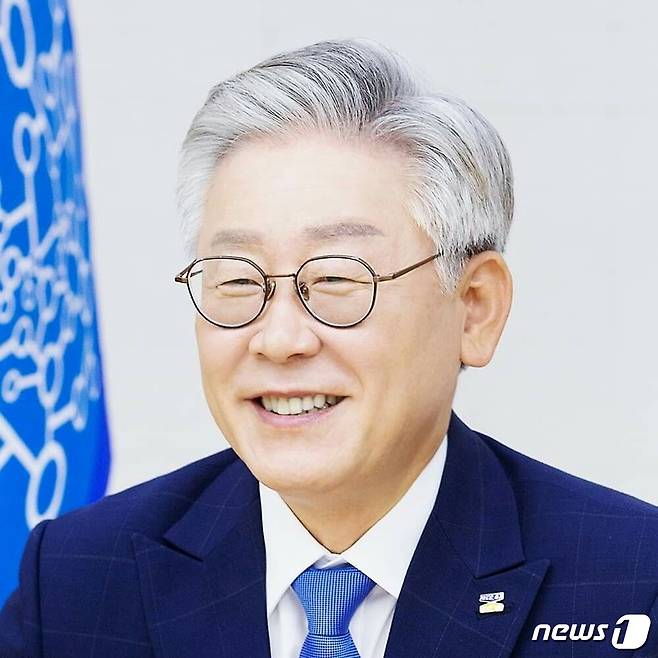 (경기=뉴스1) 진현권 기자 = 이재명 경기도지사는 22일 “‘비밀의 숲’이 ‘진실의 숲’이 되려면 정의롭든 세속적이든 특정 검사 개개인의 성정과 무관하게 적절한 힘의 균형을 갖춘 구조를 만들어야 한다”고 밝혔다.© 뉴스1