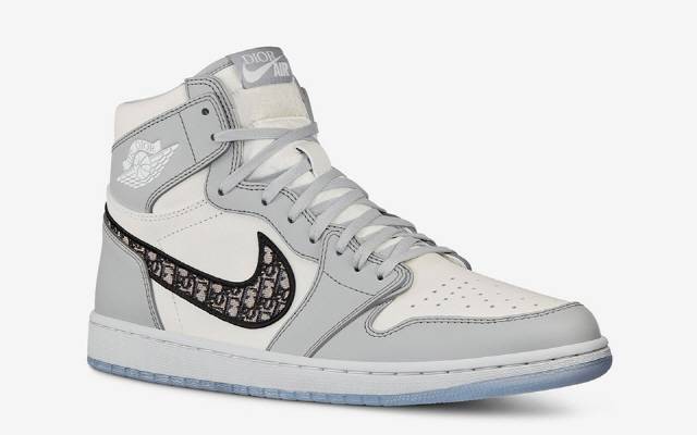 e커머스에서 1,390만원에 거래된 ‘에어디올 조던1 하이’.