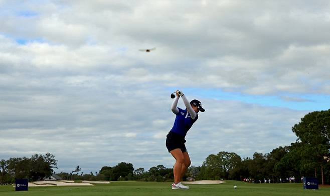 김세영이 22일 미국 플로리다주 벨에어의 펠리컨 골프클럽에서 열린 LPGA 투어 펠리컨 챔피언십 3라운드 17번홀에서 티샷을 날리고 있다. AFP|연합뉴스