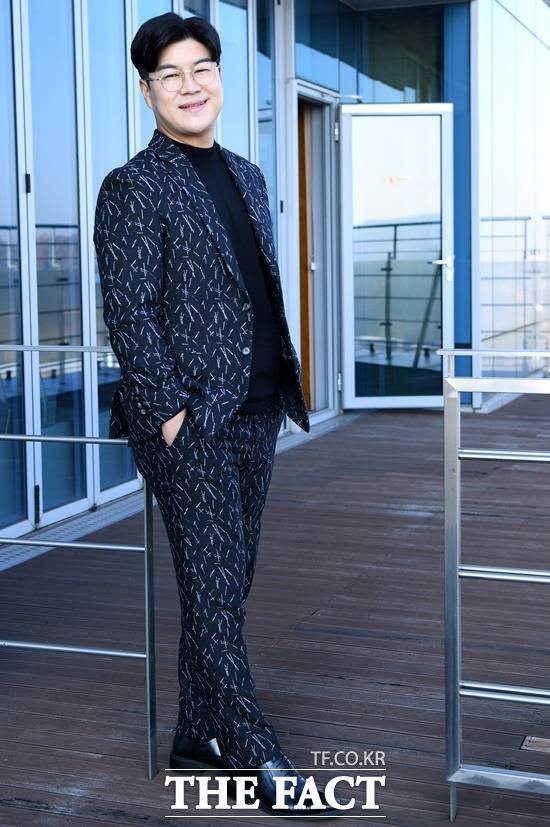 박구윤은 가요계 선배들이 좋아하는 성실하고 반듯한 가수 이미지의 전형이다. 늘 깎듯한 인사와 살가운 표정으로 친근감을 내뿜기 때문이다. /임영무 기자