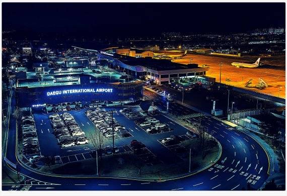 대구국제공항이 이전해도 대구경북 통합신공항 이용은 늘어날 것이라는 조사결과가 나와 관심을 끈다. 사진은 대구국제공항 야경. 사진=fnDB