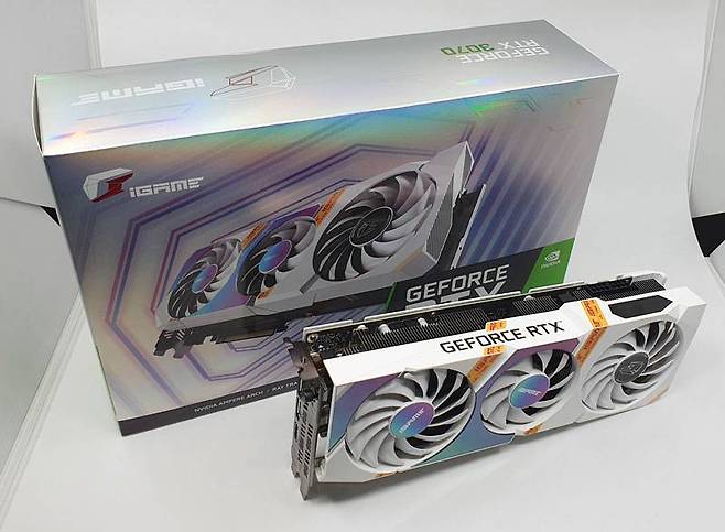 컬러풀 iGAME 지포스 RTX 3070 Ultra OC White