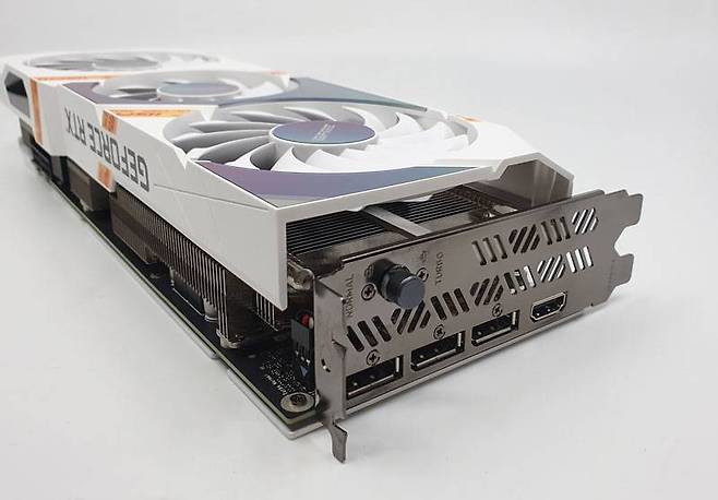 출력부에 원키 오버클럭 버튼을 탑재했다