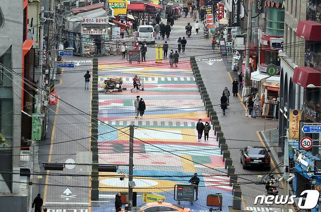 22일 서울 마포구 홍대 거리가 한산하다. (자료사진) 2020.11.22/뉴스1 © News1 김명섭 기자