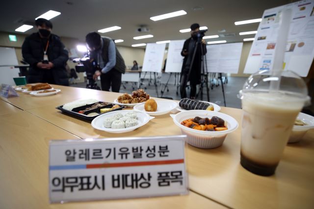 한국소비자원이 24일 발표한 배달앱 내 알레르기유발성분 의무표시, 비대상 품목에 해당하는 식품들. 연합뉴스