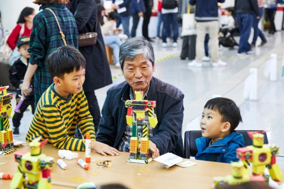 아시아 최대 메이커 축제 '2020 헬로메이커 코리아'가 오는 28일 부산 기장군 국립부산과학관에서 개막된다. 지난해 행사 장면. 국립부산과학관 제공