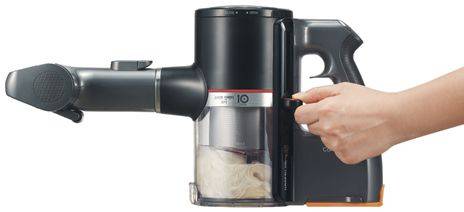 '2배 압축 간편 비움 시스템' 레버를 누르면 먼지통 안의 반려동물 털이 최대 2배 압축돼 더 많은 양을 흡입할 수 있고, 먼지통 비우는 횟수를 반으로 줄일 수 있다. /LG전자 제공