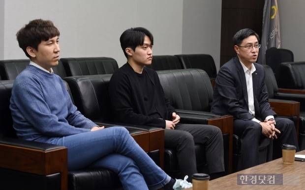 (왼쪽부터) 김서준 해시드 대표, 문건기 해치랩스 대표, 조진석 KB국민은행 IT기술혁신센터장이 23일 서울 여의도 KB국민은행 전산센터 회의실에서 한경닷컴과 인터뷰하고 있다. (사진=변성현 한경닷컴 기자)