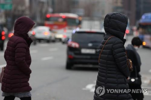 쌀쌀한 출근길 [연합뉴스 자료사진]