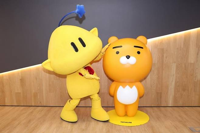 꿈돌이(왼쪽)와 라이언 [카카오M 제공. 재판매 및 DB 금지]