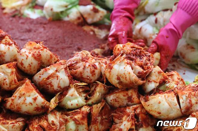 신종 코로나바이러스 감염증(코로나19) 인천 확진자에게서 시작된 충북 제천의 김장모임 관련 감염 확산이 인근 단양과 강원도 영월, 경기도 화성으로까지 번지고 있다. 사진은 기사와 관련 없음.(뉴스1 DB).2020.11.27/© News1