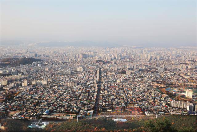 앞산전망대에 서면 대구시내 풍광이 한눈에 들어온다. ⓒ박준규