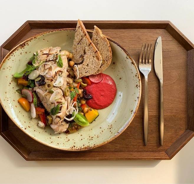 Grilled chicken breast warm salad served with a side of seasonal puree (Photo credit: Orora Burger and Salad)