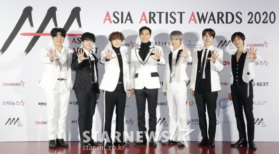 그룹 슈퍼주니어가 28일 마이뮤직테이스트에서 중계된 2020 Asia Artist Awards(2020 아시아 아티스트 어워즈, 2020 AAA) 레드카펫 행사에서 포즈를 취하고 있다. 스타뉴스가 주최하고 AAA 조직위원회가 주관하는 AAA는 어디에서도 보지 못했던 새로운 무대를 선보이며 전 세계 팬들의 눈과 귀를 사로잡아 명실상부 NO.1 글로벌 시상식으로 거듭났다. / 사진=김창현 기자 chmt@