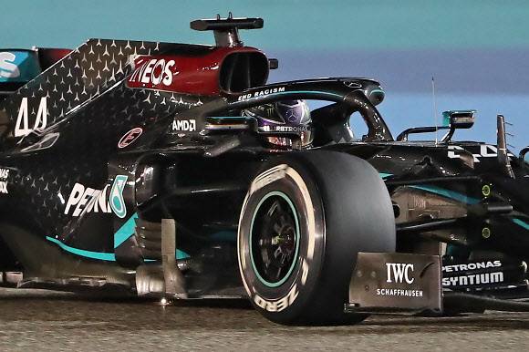 F1 머신의 콕핏 앞쪽에 설치돼 있는 헤일로.