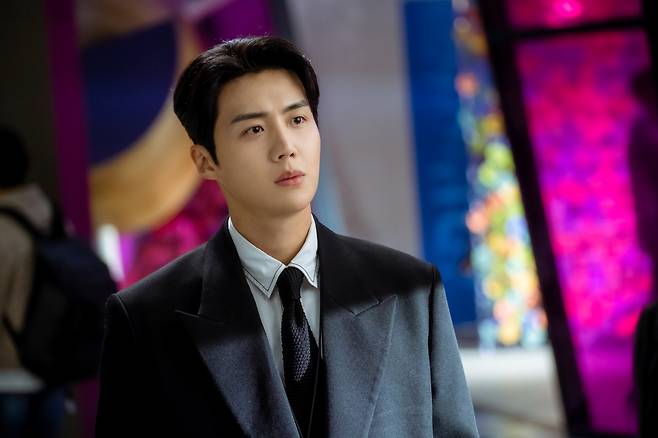 StartUp Nam Joo-hyuk X Kim Seon-ho, tense nerves .. What is a meaningful deal?In Startup, a meaningful deal will come and go between Nam Joo-hyuk and Kim Seon-ho.In the TVN Saturday drama Startup, which has left only two times to the end, Namdosan (Nam Joo-hyuk) and Han Ji-pyeong (Kim Seon-ho) are releasing the confrontation scene, raising the heart rate of viewers to the fullest.In the open photos, there is an invisible tension surrounding Namdo Mountain and Han Ji-pyeong.In particular, both men are taking a relaxed attitude, but they can not predict what kind of hidden inside behind it, which causes a more thrilling thrill.In particular, Han Ji-pyeong, who met again in three years, had a tense nervous battle as before, suggesting that he had an unusual relationship with Seo Dal-mi (Bae-su-ji) to Namdosan.Both of them changed their position and situation three years ago, but everything changed, but the love for Seo Dal-mi did not change as much as the love for Seo Dal-mi, and once again foresaw the blue in the romance line.In the 15th episode to be broadcast on the 5th, Namdosan and Han Ji-pyeong, which had been hit all the time, are interested in foreseeing outside transactions.In addition, the items exchanged for their trading contents and conditions are not unusual, which is a sign of raising the audiences feeling of transfer to the highest level.Attention is focused on the terms and contents of their transactions, which will be the occasion for the two men who have been bumped all the time since the first meeting.It also stimulates curiosity whether the deal between Namdosan and Han Ji-pyeong will be concluded safely.Meanwhile, the 15th Startup, which draws the StartUp and growth of young people who have entered the StartUp dreaming of success in Silicon Valley in Korea, will be broadcast at 9 p.m. on the 5th.Photo = tvN