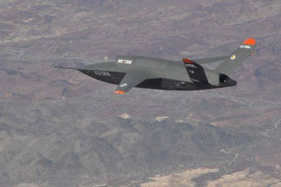 미 공군의 로열윙맨 실증기인 XQ-58A(USAF)