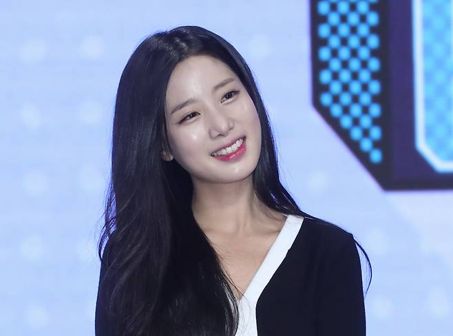 걸그룹 베리굿 조현이 코로나19 검사를 받고도 영화 홍보사 측에 알리지 않고 인터뷰에 참석했다는 논란에 휩싸였다. /사진=뉴시스 DB