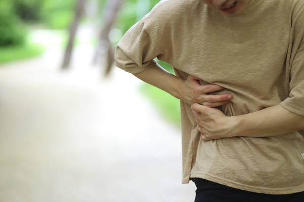요로결석이 발생하면 갑자기 극심한 옆구리 통증을 겪을 수 있다./사진=클립아트코리아