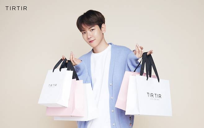 헬시 라이프 뷰티 브랜드 티르티르(TIRTIR)는 7일부터 오는 11일까지 '티르티르 행복원정대'라는 타이틀로 역대 할인행사를 진행한다고 밝혔다. /사진=티르티르 제공