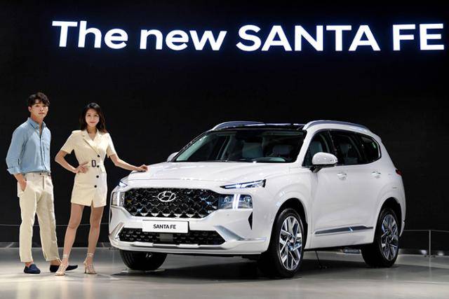 현대자동차의 중형 SUV, 싼타페는 보다 적극적인 변화로 시장의 이목을 집중시키고 있다.