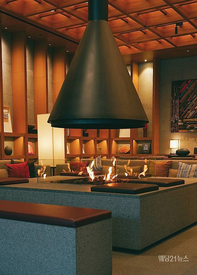 사진 :&nbsp;로비 모닥불