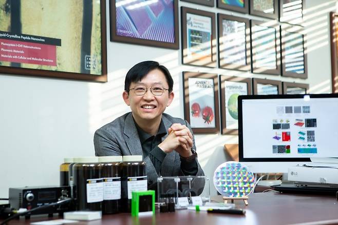 김상욱 KAIST 신소재공학과 교수는 그래핀 산화물 액정을 세계 최초로 개발해 이에 관한 원천 기술과 특허를&nbsp;보유하고 있다. 남윤중 제공