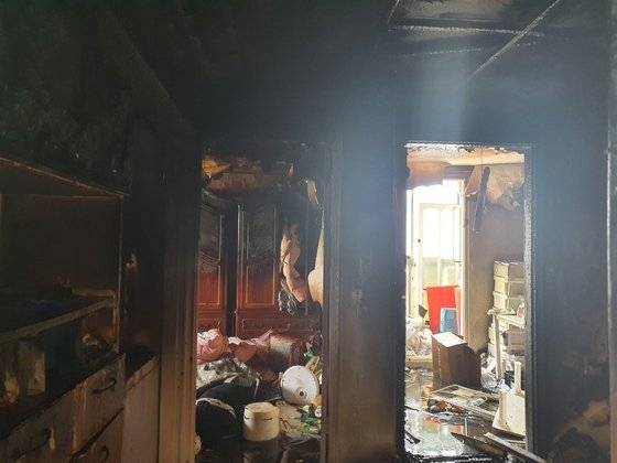 지난 9월 14일 오전 11시16분쯤 인천시 미추홀구의 한 빌라 건물 2층에서 불이 나 초등생 형제가 중상을 입었다. 사진 미추홀소방서