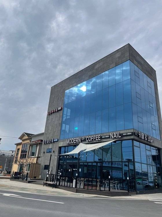 의성군 봉양면에 있는 새로 생긴 커피전문점. 김윤호 기자