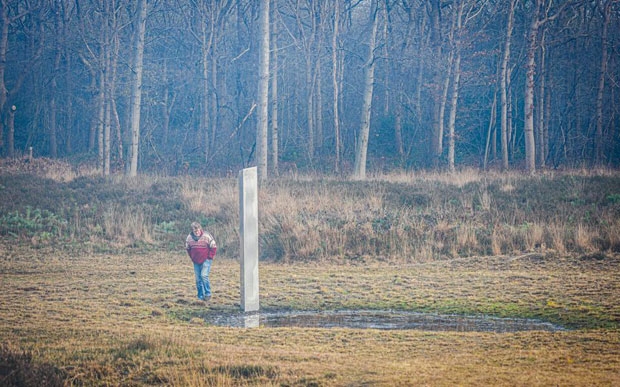 6일 네덜란드 프리슬란트주 자연보호구역에도 비슷한 크기의 금속기둥이 등장했다.