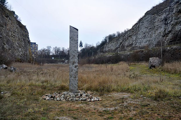 9일에는 폴란드 키엘체 자연보호지역에서 금속기둥이 발견됐다.