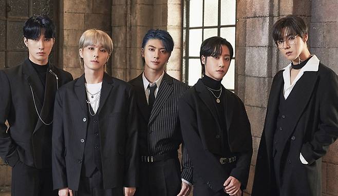 3개월 만에 새 앨범으로 돌아온 밴드 원위(왼쪽부터 하린, 키아, 강현, 동명, 용훈). 제공|RBW