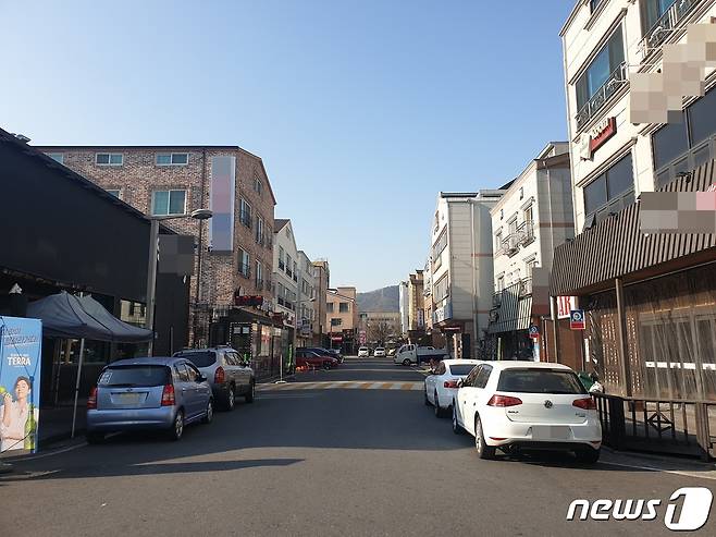 사회적거리두기가 2단계로 격상된 가운데 대전 관평동 거리가 한산한 모습을 보이고 있다.© 뉴스1