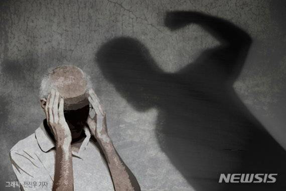 친부 살해 50대 아들, 엉뚱한 이름대고 답변 거부…재판부, 정신감정 의뢰 /사진=뉴시스