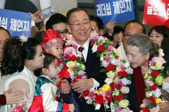 반기문 전 유엔사무총장이 퇴임 후인 2017년 1월 12일 인천국제공항을 통해 입국했다. 당시 '반기문 대망론'이 절정에 달했지만, 반 전 총장은 입국한지 한달도 채 안돼 불출마를 선언했다. 중앙포토