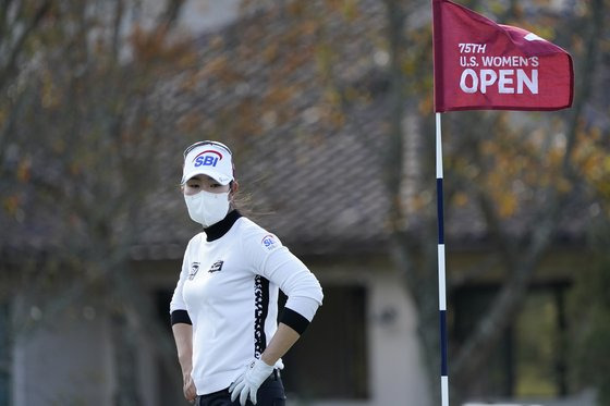 US여자오픈 1라운드 김아림의 모습. 김아림은 이번 대회 4라운드 내내 마스크를 착용했다. [AP=연합뉴스]