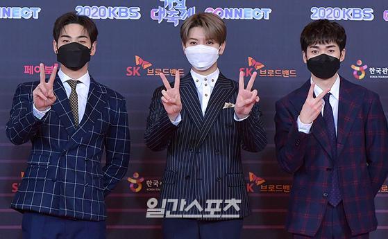  NuEST - JR, Aaron, Baekho, Minhyun, Rennes members Baekho, Aaron and Rennes pose during the 2020 KBS Music Festival red carpet event at KBS, Yeouedo, Seoul, on the evening of The 18th.  < Photo=Courtesy of KBS>