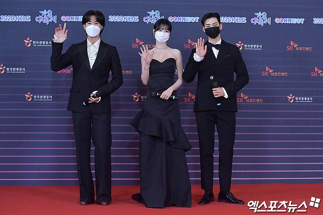 Yunho - Shin Ye-eun - Cha Eun-woo KPop Festival 3MCYunho, Shin Ye-eun and Cha Eun-woo attended the KBS KPop Festival red carpet event held at KBS Hall in Yeouido-dong, Seoul on the afternoon of the 18th.