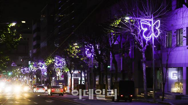 서울 강남구 역삼동 팁스타운 거리를 밝히는 ‘희망나비’ 조명.(사진=중소벤처기업부 제공)