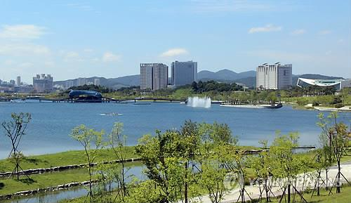 세종호수공원 주변 고층 오피스텔과 아파트