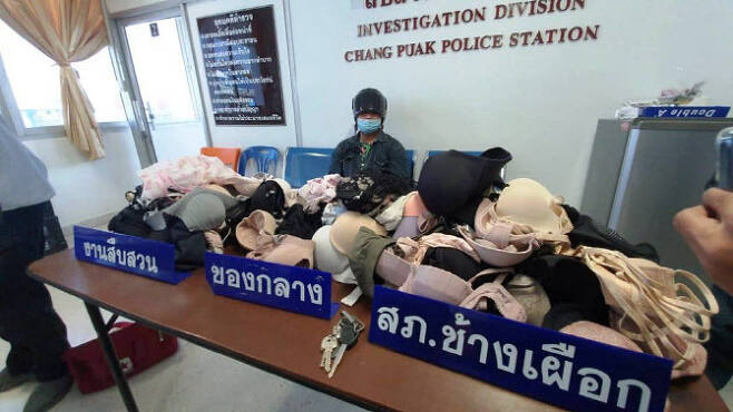2년간 태국 치앙마이에서 여성 속옷 수백여점을 절도한 혐의로 체포된 20대 남성 팡 (사진=치앙마이 경찰 페이스북)