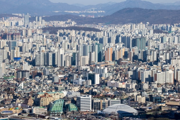 남산에서 바라본 서울 시내 모습. /연합뉴스