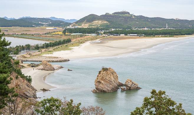 전망대에서 바라본 창바위와 사곶해변