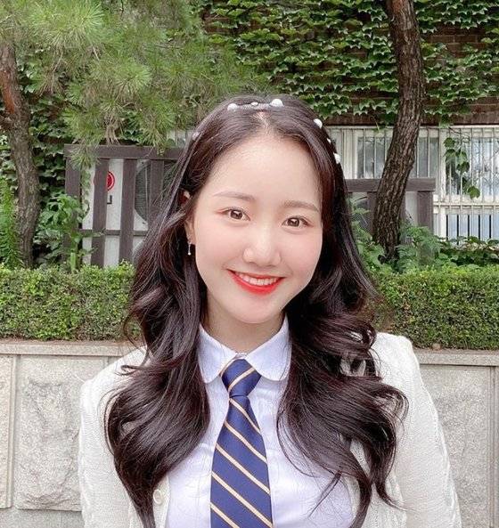  Actor Jin Ji-hee revealed the recent days of Beautiful looks.Jin Ji-hee wrote on his SNS on The 23, How do you wait until next week for TheEntehouse to get more and more fun. . ? I posted three photos with the article.The released photo was behind the SBS drama The Malthouse.  Jin Ji-hee, dressed in a school uniform, smiles wide towards the camera and exubers bright energy.  Neat Beautiful looks are eye-catching too.Fans who encountered the photo responded with Jenny acting best, Im watching well, and Its getting prettier.Meanwhile, Jin Ji-hee is starring in sbss wall-hwa drama The Guesthouse as Eugenie, who is yalmip but cant be hated.