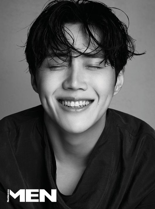 Kim Seon-ho StartUp It was a lot of transition when I met Han Ji-pyeong.Actor Kim Seon-ho decorated the cover of the first issue of Noblesse Man in 2021.On the 23rd, Salt Entertainment, a subsidiary company, released several pictures of Kim Seon-hos January and February 2021 issue with the mens magazine Noblesse Man.Especially, this picture is also known as Kim Seon-hos first cover of magazine and added meaning.Kim Seon-ho in the public photo stares at the camera with deep eyes and creates a chic atmosphere.In the ensuing photos, even in black and white tones, it emits a classic yet understated mood, closes its eyes, smiles brightly, and captures the Sight by showing shining visuals.In an interview after the filming, Kim Seon-ho said, I am so grateful for the impression that I filmed the first cover of the magazine.It was good when I was first offered, but I was worried on the other hand, laughing, What if I can not pose?, What if it is awkward? And I should not be disturbed.He said, I talked to my seniors and said, When I get older, I get stuck, and Im stubborn.After hearing the story, You should not be such a person, I thought, I have to go to the idea of ​​learning all the time!So, it comes out that you learn like a habit, and you actually see the advantages of your opponent. Finally, when asked that the attitude to actor seems to change Kim Seon-ho constantly, Kim Seon-ho said, Yes.The wave of change is not as big as before, but the attitude toward Acting and the confidence in Acting seem to change gradually.  It is sad that such a change is not coming so often these days, but it has become a lot of transition when I meet the character Han Ji Pyeong.I also want to expand my new appearance that I have not been familiar with in the meantime. Meanwhile, Kim Seon-ho is currently appearing on KBS2 entertainment program 1 Night 2 Days Season 4 and will meet audiences through Play Ice, which will be on the S Theater of Sejong Center for the Performing Arts from January 8, 2021.