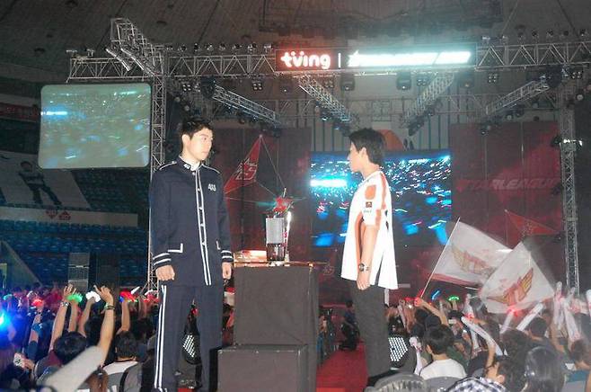 (그리고.. 시간이 흘러 2012년 콩댄스와 함께 마지막 임진록을 마무리한 두 사람)