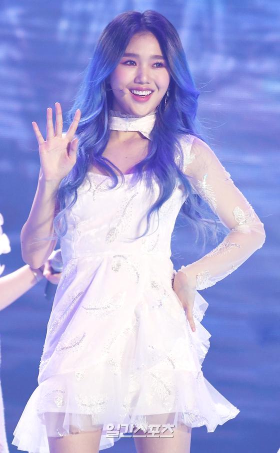 Mimi of group OH MY GIRL is performing a wonderful stage at 2020 SBS Song Daejeon in DAEGU held in Daegu on the afternoon of the 25th.The 2020 SBS Song Daejeon in DAEGU, which is a full-fledged singer who led the K-pop trend this year, will be broadcast on SBS on the night of the 25th.Photo: SBS Provides 2020.12.25