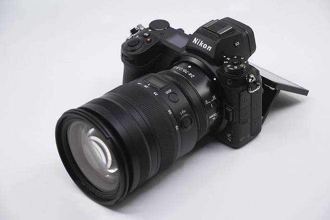 니콘 Z 7II, 4,757만 화소 풀프레임 CMOS가 탑재돼있다. 출처=IT동아