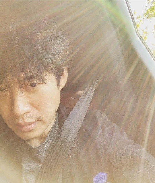 Actor Yoo Jun-sang has revealed the latest.Yoo Jun-sang told Instaglam on the 27th, The sun rises again where the sun has passed. Come on. Wonderful thou. The sun is coming again.And all our teams running toward the last shot are going to be happy. The photo showed Yoo Jun-sang staring at Camera.OCN weekend drama Wonderful rumor in the disguised Yoo Jun-sang boasts a charismatic look and attracts attention.Photo Yoo Jun-sang SNS