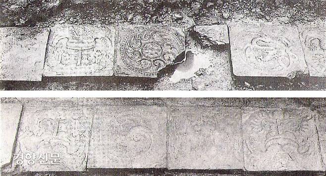 1937년 3월9일 농부가 나무뿌리를 캐다가 발견한 당시의 ‘무늬전돌 세트’. 남북방향으로 길이 9m나 열 지어 놓여있었다. 무늬가 새겨진 면이 하늘 위를 향했지만 일정한 질서나 규칙적인 배열은 보이지 않았고 위아래가 뒤바뀌어 있기도 했다.|아리미쓰 교이치의 발굴보고서에서